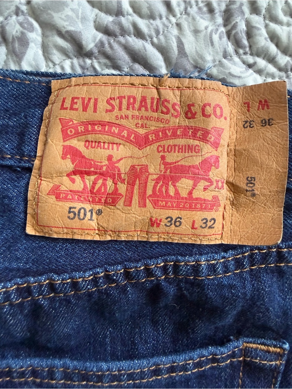 Levi's 501 Straight Men’s Jeans in Dark Stonewash blue